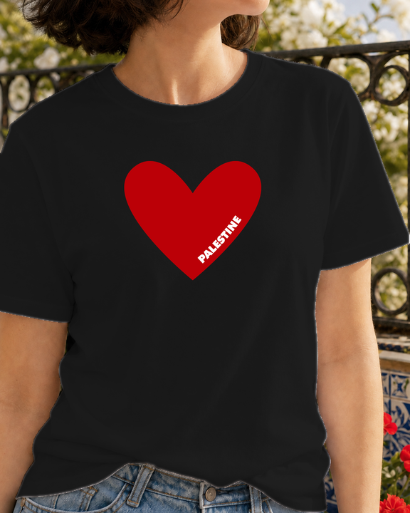 Watermello mockup | TShirt - Pali Heart | Black | model 2